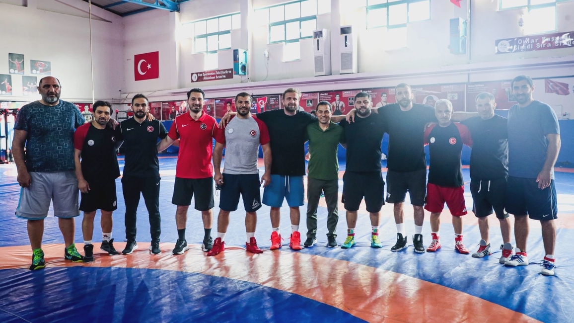 Başkan Eroğlu’ndan Elmadağ’daki İkili Kampa Ziyaret