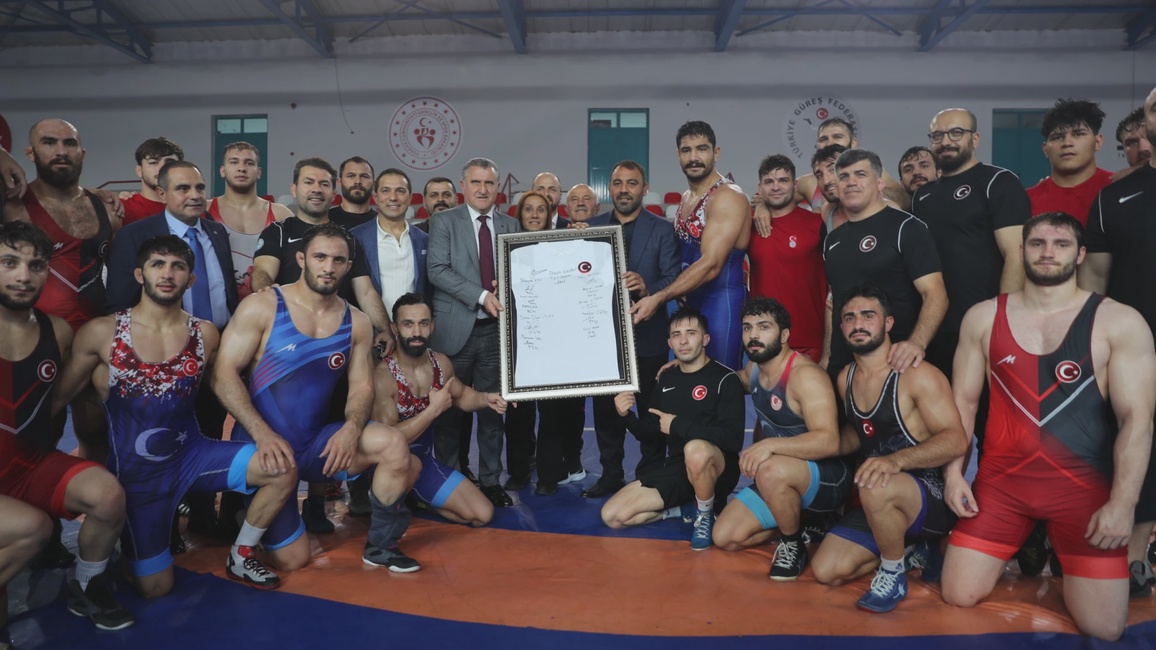 Bakan Osman Aşkın Bak, Güreş Kampını Ziyaret Etti