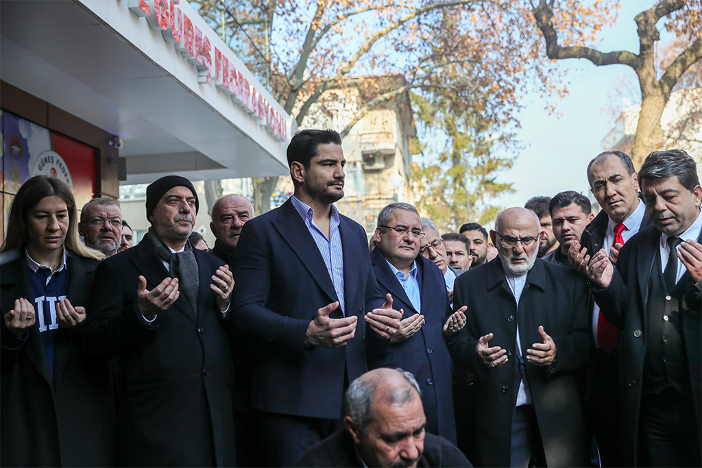Türkiye Güreş Federasyonu Başkanı Taha Akgül, göreve başladı