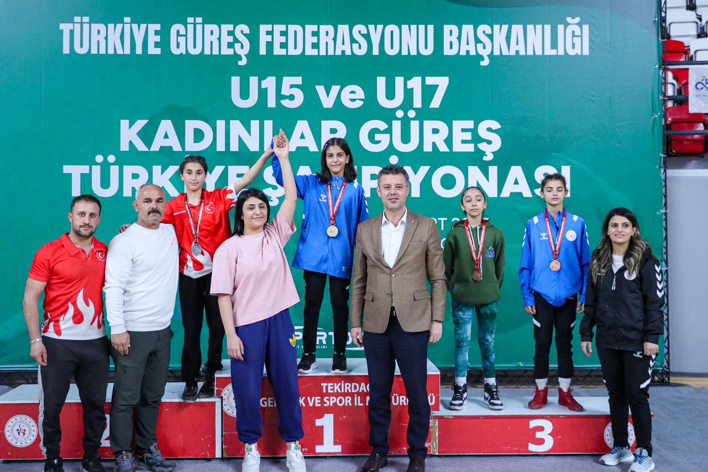 U15 Kadınlar Türkiye Güreş Şampiyonası, Tekirdağ’ın Çorlu ilçesinde başladı.