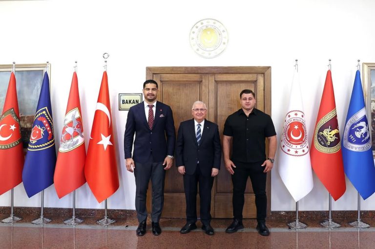 Türkiye Güreş Federasyonu Başkanımız Taha Akgül, Dünya Şampiyonumuz Rıza Kayaalp ile birlikte Milli Savunma Bakanımız Sa...